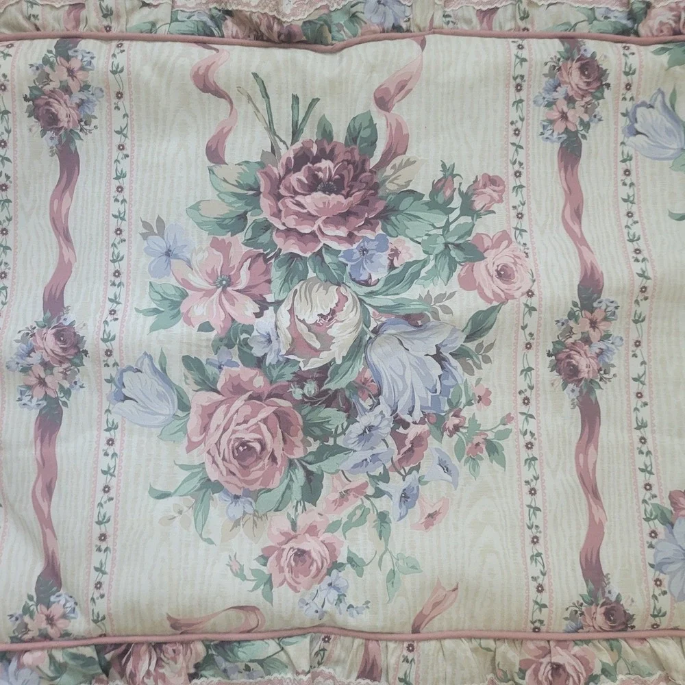 Vtg Floral Ruffled Pillow‎ Shams 2 Pink Rose Lace Cottagecore